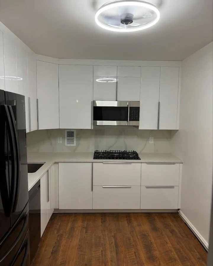 Renovated kitchen with quartz countertops in Freeport